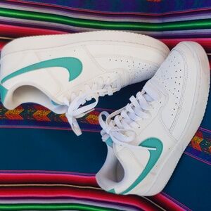 Nike Unisex Court Basketball Shoes in Real and White size Men's 9 Women's 10